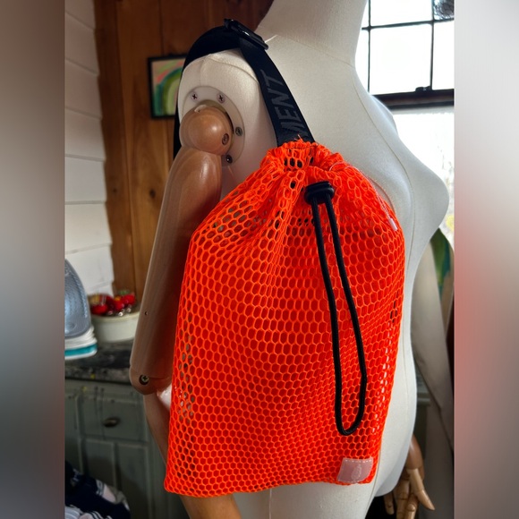 FP Movement Mini Mesh Sling Bag Orange NWOT - Picture 4 of 5